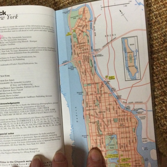 Fodor's Complete Pocket Guide to NYC & full size color map, 1996-1997 City Pack - Picture 7 of 7